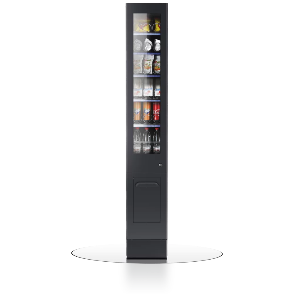 Een moderne snackautomaat en snoepautomaat die direct naast de koffiebar in de ontmoetingsruimte staat opgesteld om bezoekers te voorzien van een compleet aanbod aan zoete en hartige versnaperingen. vooraanzicht