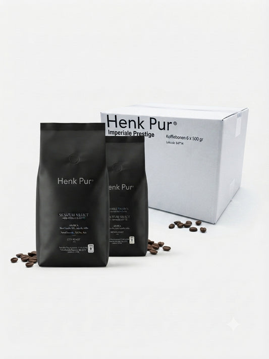 Henk Pur koffie met op de achtergrond de voordeelbox. Zo geniet u van een periode heerlijke vers  gebrande koffie. 