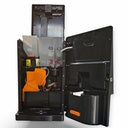 Een Rhea Vendors Romauno.touchE3R1 tafelmodel koffieautomaat met een touchscreen en compacte behuizing, opgesteld in de ontmoetingsruimte voor het snel bereiden van vers gebrande koffie. binnenkant techniek