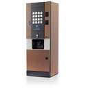 Een Rhea Vendors rhFS1.buttonsI8R4_5_ vrijstaande koffieautomaat met fysieke drukknoppen voor een overzichtelijke en eenvoudige bediening, opgesteld in de ontmoetingsruimte voor het zetten van vers gezette koffiespecialiteiten.