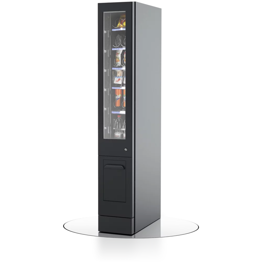 Een moderne snackautomaat en snoepautomaat die direct naast de koffiebar in de ontmoetingsruimte staat opgesteld om bezoekers te voorzien van een compleet aanbod aan zoete en hartige versnaperingen.